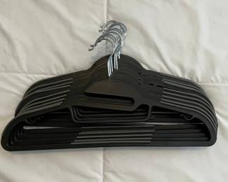 Black Plastic Non-Slip Clothing Hangers