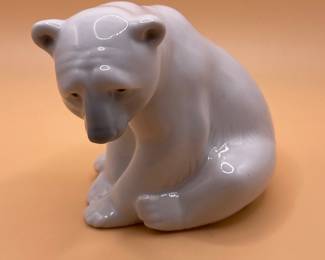 Lladro Seated Polar Bear Figurine No. 1209