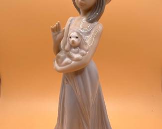 Lladro Elizabeth Figurine #5645 with Puppy