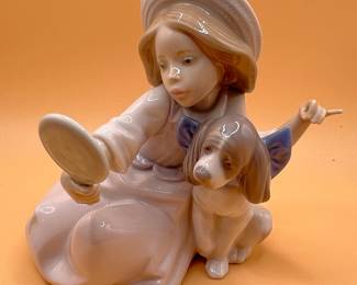 Lladró Porcelain Figurine: "Who's the Fairest?" (Model 5468)