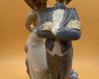 Lladro 'Let's Make Up' Figurine #5555