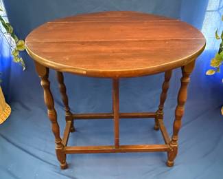 Vintage Oval Drop Leaf Gateleg Table with Turned Legs