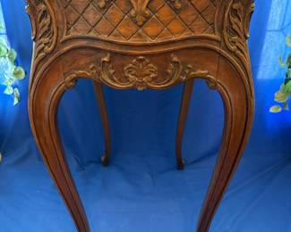 Henredon French Provincial Style Carved Walnut Side Table