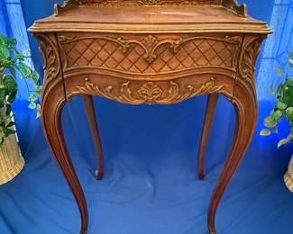 Henredon French Provincial Style Carved Walnut Side Table