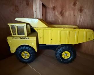 Vintage 1970s Tonka Mighty Dump Truck XMB-975
