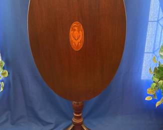 Kittinger Williamsburg Mahogany Tilt Top Table