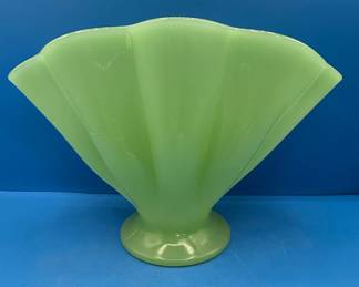 Vintage Jadeite Fan Vase - Scallop Clam Shell