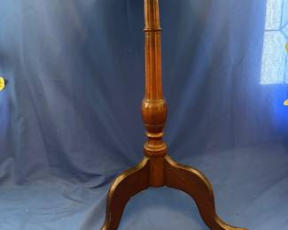 Kittinger Williamsburg Mahogany Tilt Top Table