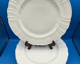 Meissen 'Neuer Ausschnitt' White Porcelain Plates