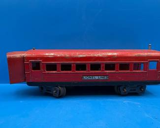 Lionel O-Gauge Passenger Car (Red, Streamliner)