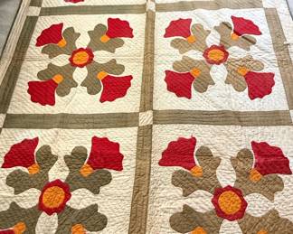 Vintage Appliqué Floral Quilt