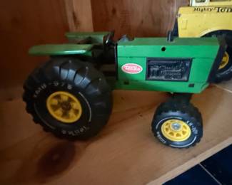 Tonka Pressed Steel Tractor XMB-975