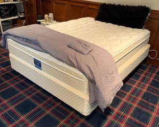QUEEN BED