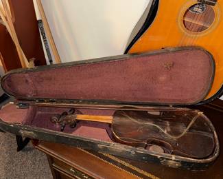 ANTIQUE VIOLIN