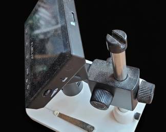 Elikliv LCD Digital Microscope