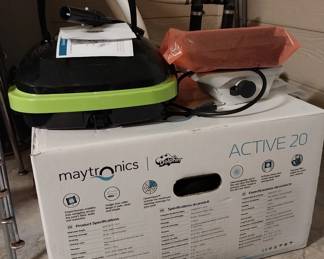 Maytronics dolphin active 20 pool cleaner