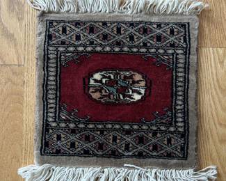 Pakistan, 100% wool, 1'x1', Table Rug