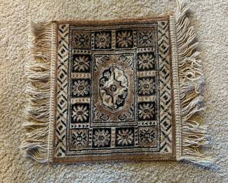100% Wool Decorative Rug, 1x1