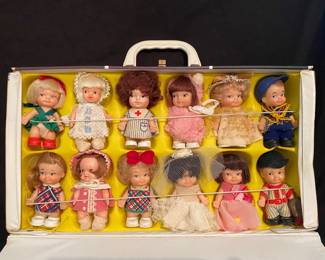vintage 1960s Uneeda Pee Wee doll collection featuring twelve 4-inch dolls housed in their original white vinyl carrying case