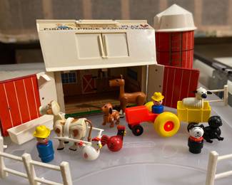 a 1960s/1970s vintage Fisher-Price Little People Play Family Farm Set #915, featuring a classic plastic barn with hinged doors that make a mooing sound