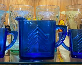 vintage Hazel Atlas cobalt blue glass creamer and sugar set featuring a distinctive geometric chevron or "arrowhead" pattern