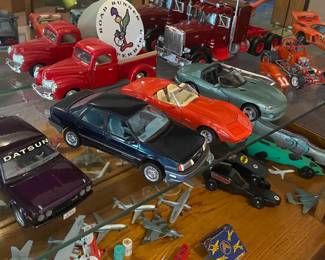 Many vintage car & plane models