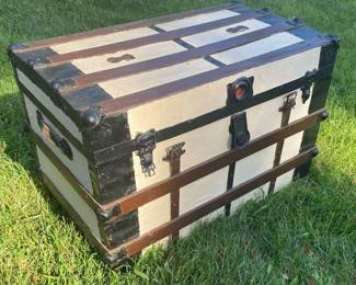 Antique flat-top trunk