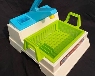 #918 Fisher-Price Sink Set, a classic tabletop pretend-play kitchen toy released in 1982 as part of the popular Fisher-Price Fun With Food product line