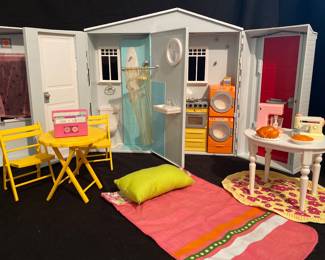 2005 Mattel Barbie Totally Real House playset featuring functional features like a spinning washer and dryer