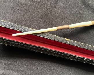 Antique nib pen holder with case