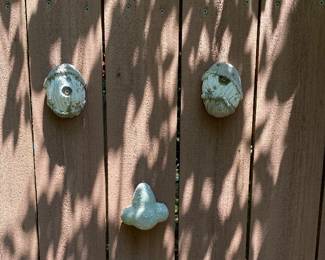 Fence/tree facial featurez