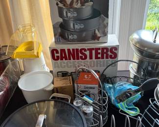 Bakeware pots, canisters