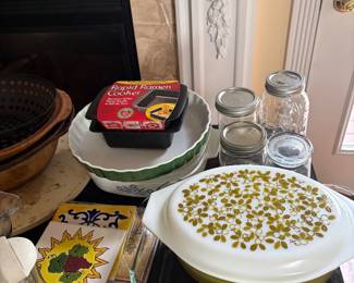 Vintage Pyrex covered casserole ditch from the 70s