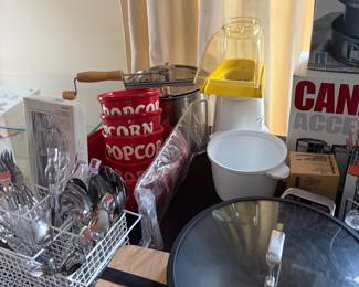Popcorn, pot, popcorn, bowls, kitchen items