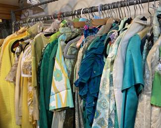 Thousand pieces authentic Vintage