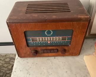 General Electric Antique Tube Radio - Static only