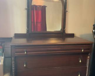 Dresser 3 Drawer w/Mirror