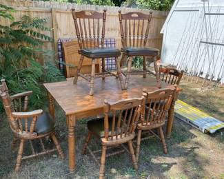 Dining Table w/6 Chairs