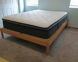 Lot 17: Queen bed, platform frame