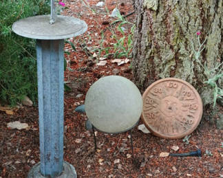 Lot 100: Garden art, sundial