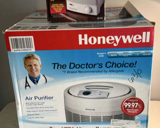 Lot 80: Honeywell Air Purifier And A Honeywell Ceramic Space Heater