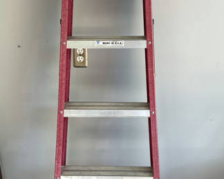 Lot 88: 6 ft Werner fiberglass step ladder