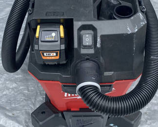 Lot 20: Milwaukee 6-Gallon Wet/Dry Vacuum with 18V Battery