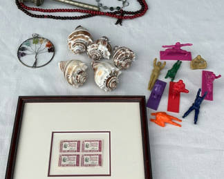 Lot 51: Random Fun Home Decor