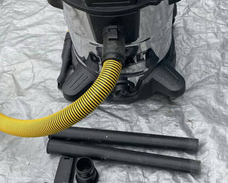 Lot 7: DeWALT Wet/Dry Vacuum with Assorted Accessories