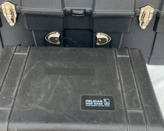 Lot 90: Storage Containers