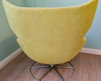 MCM Vintage Wingback Egg Swivel Lounge Chair.