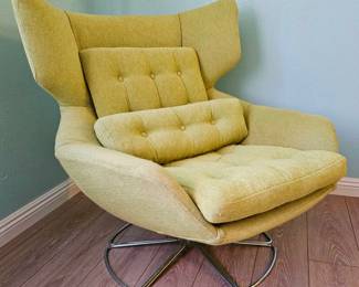 MCM Vintage Wingback Egg Swivel Lounge Chair.