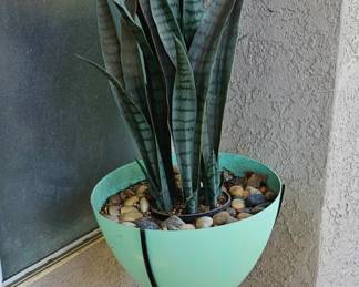 MCM Wire Tripod Bullet Planter.