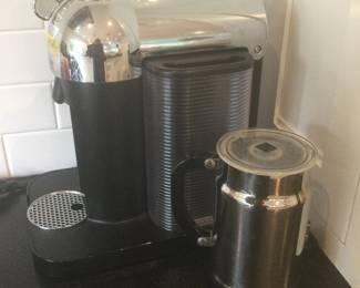 NespressoEspresso/Coffee Machine with Milk Frother